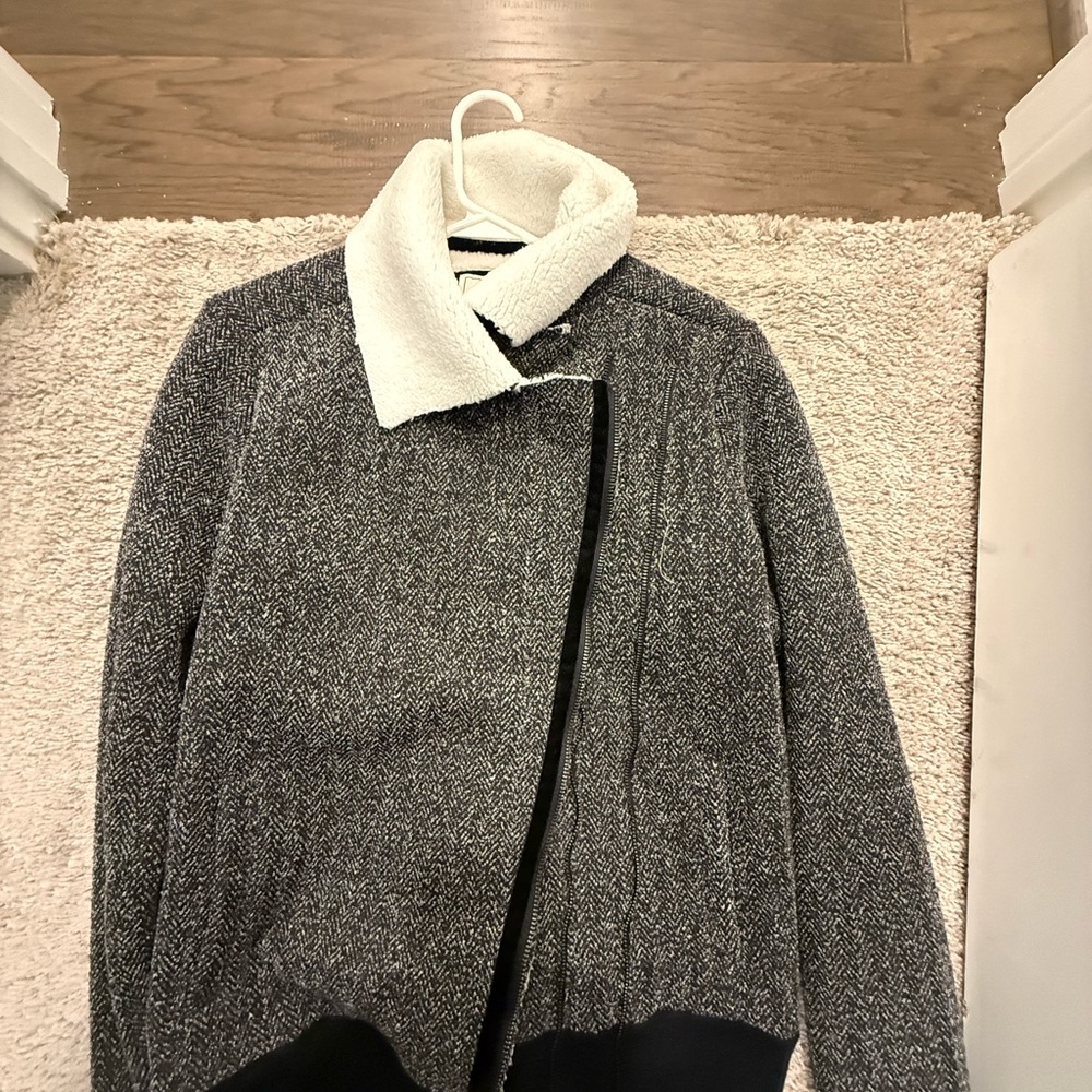 Abercrombie & Fitch Gray Herringbone Jacket with Cream Sherpa Collar